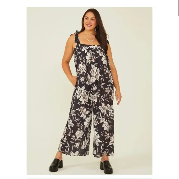 ARULA Floral Wide Leg Jumpsuit - Picture 2 of 11